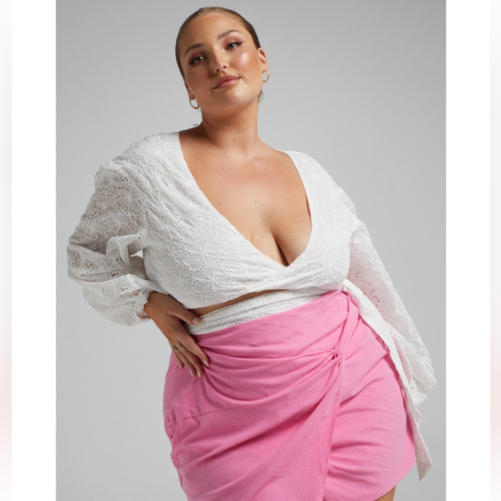 Curve Embroidered Wrap Top in White